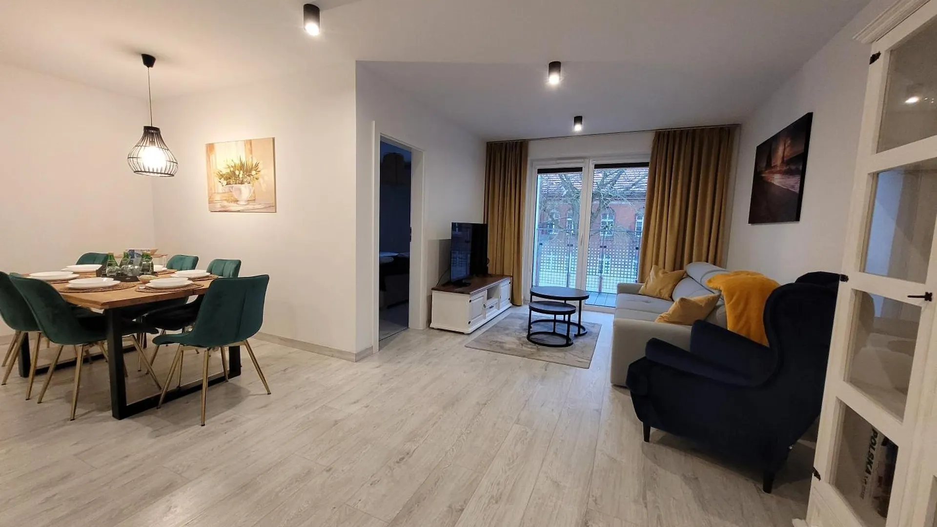 Horyzont Apartamenty-Anton-Piekny Apartament Blisko Centrum, Dwie Sypialnie, Prywatny Garaz Kolobrzeg Poland